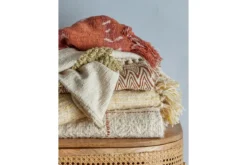 Tagesdecke Marona – Batikmuster in warmem Braun