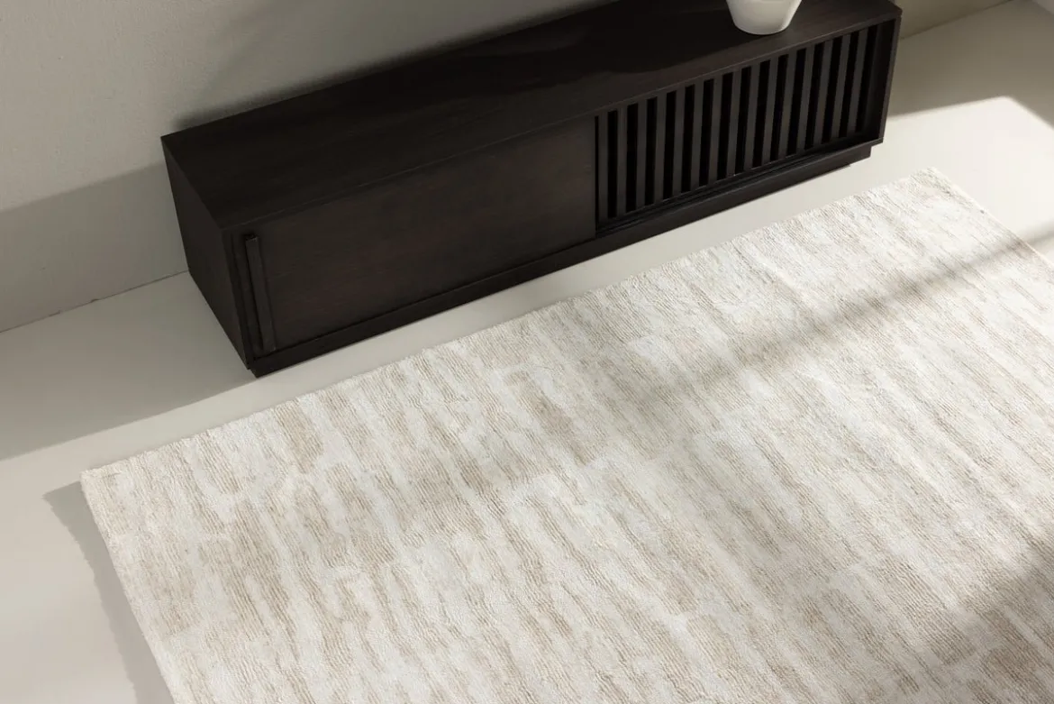 Teppich Inara – in Beige oder Grau aus Polyester & Baumwolle