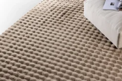 Teppich Niva – in zwei Farben aus Polyester & Veloursleder