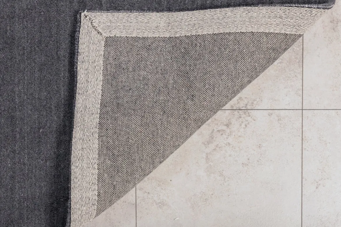 Teppich Nivaro – Kurzflor in Dunkelgrau aus Wolle & Polyester