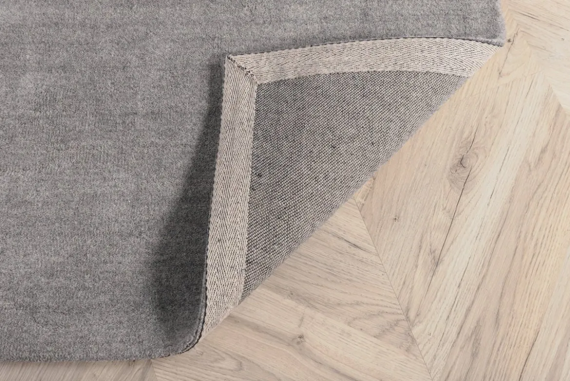 Teppich Nivaro – Kurzflor in Dunkelgrau aus Wolle & Polyester