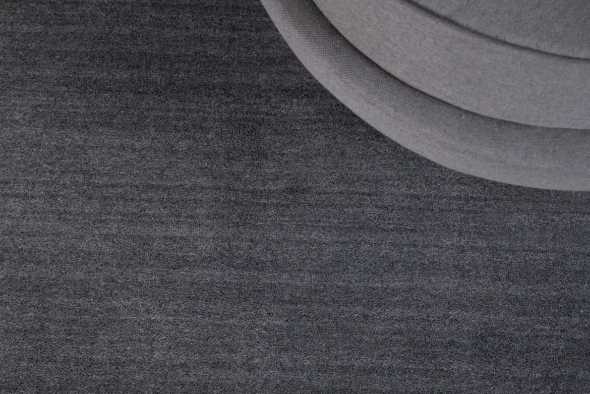 Teppich Nivaro – Kurzflor in Dunkelgrau aus Wolle & Polyester