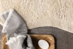 Teppich Noah – handgefertigt in Beige aus Baumwolle