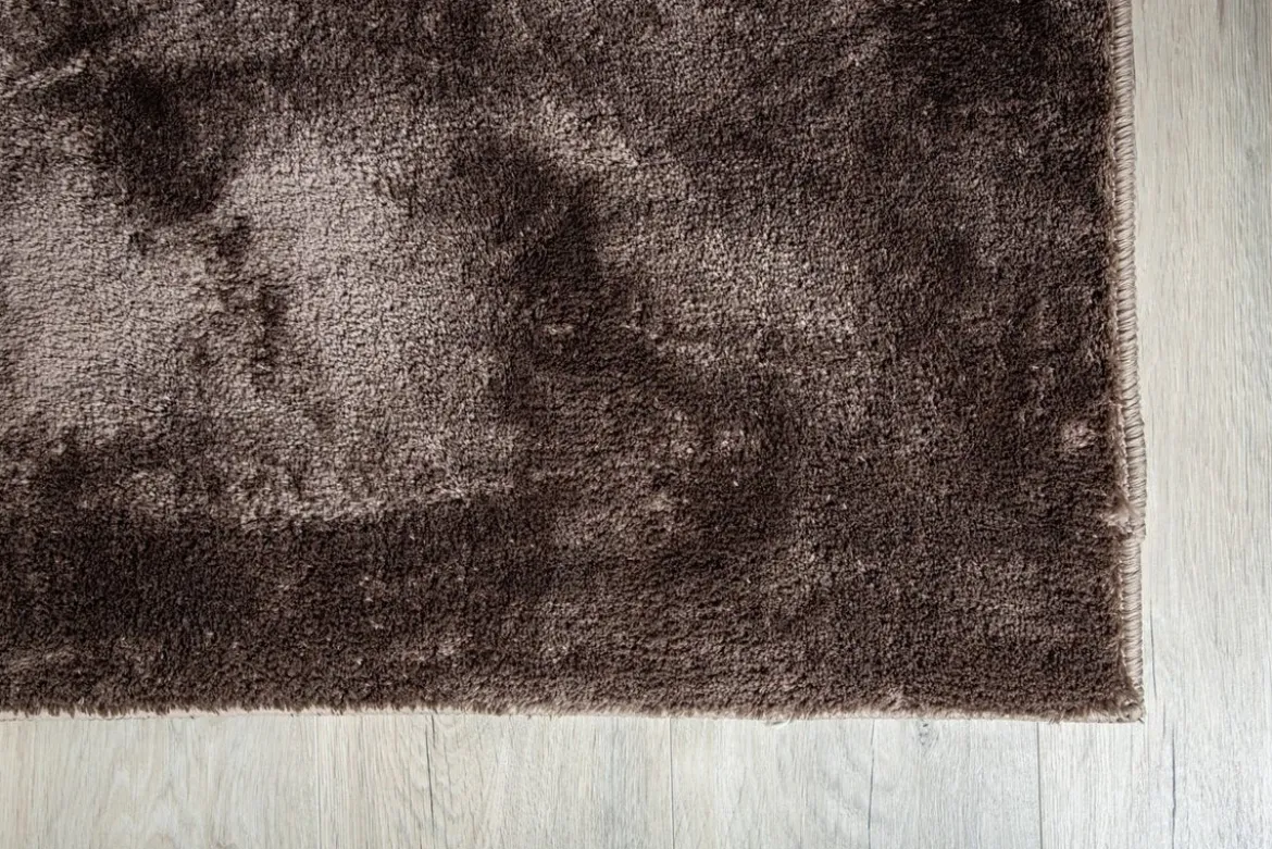 Teppich Selina – mit Glanzoptik aus Polyester & Vliesstoff