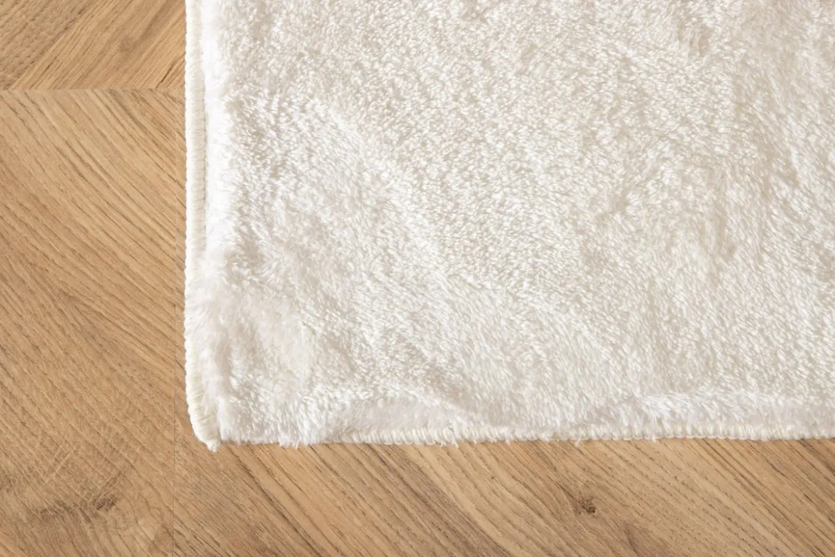Teppich Selina – mit Glanzoptik aus Polyester & Vliesstoff