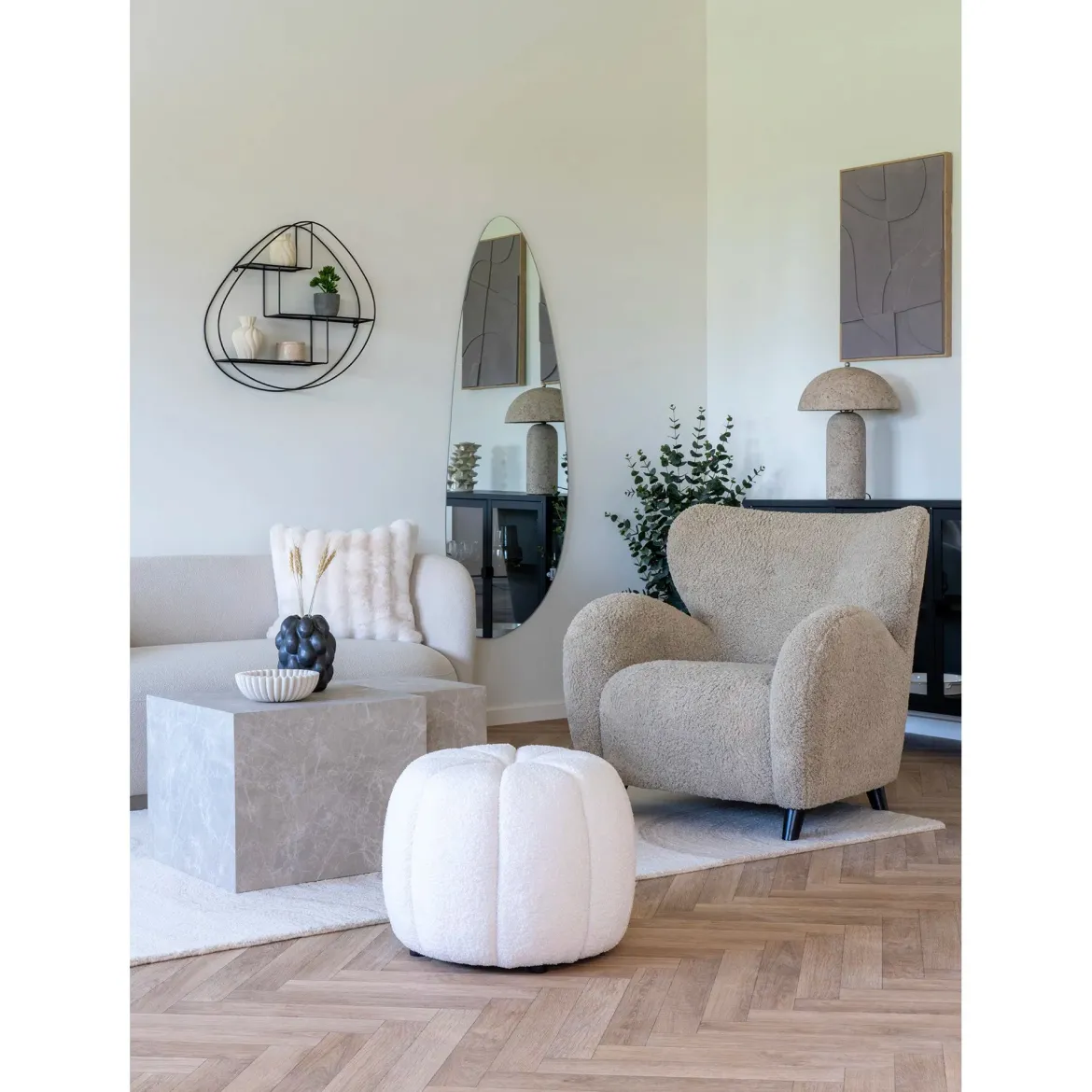 Tischlampe „Astley“ – Skulpturales Design in Stein-Optik