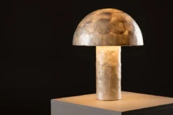 Tischlampe „Aurora“ – Elegantes Design aus Capiz mit sanftem Lichtschein
