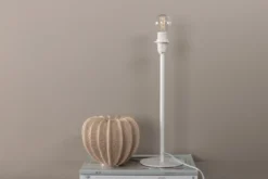 Tischlampe „Desire“ – Schlichtes Design mit stilvoller Lichtquelle