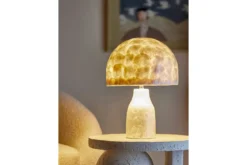 Tischlampe Nerea – Schimmerndes Capiz-Design in Naturtönen