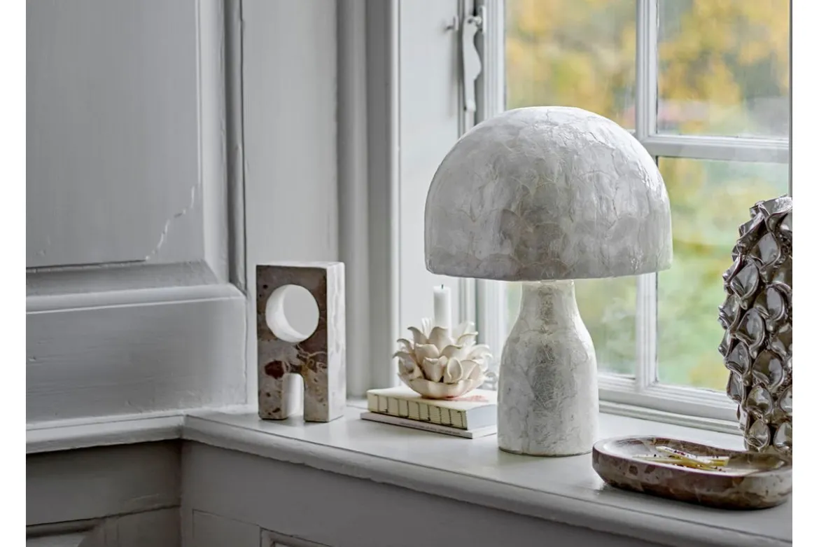 Tischlampe Nerea – Schimmerndes Capiz-Design in Naturtönen
