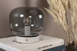 Tischlampe „Olivin“ – Mit elegantem rauchschwarzen Lampenschirm