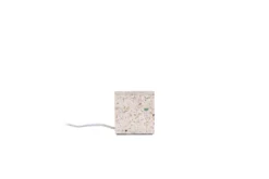 Tischlampe „Ricardo“ – Nordisches Design mit Terrazzo-Sockel in Würfelform