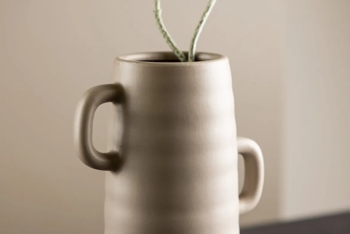 Vase „Artona“ – Braun oder Schwarz, Steinzeug