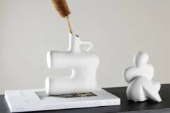 Vase Calvera 19 cm – Skulpturales Designobjekt in Weiß oder Schwarz