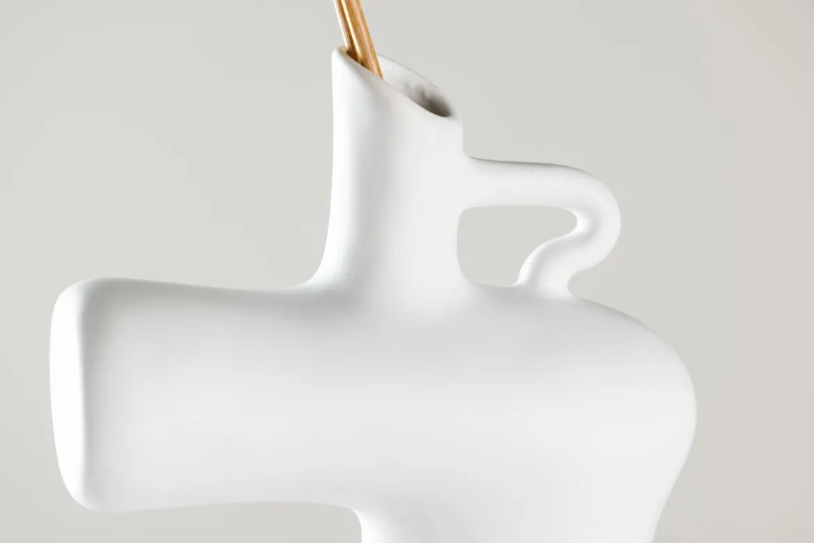 Vase Calvera 19 cm – Skulpturales Designobjekt in Weiß oder Schwarz