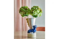 Vase Dallie – handbemalte Steingutvase mit Dackelmotiv