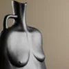 Vase Nerida 25 cm – Körperinspirierte Eleganz in Weiß & Schwarz