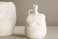 Vase Nerida 25 cm – Körperinspirierte Eleganz in Weiß & Schwarz