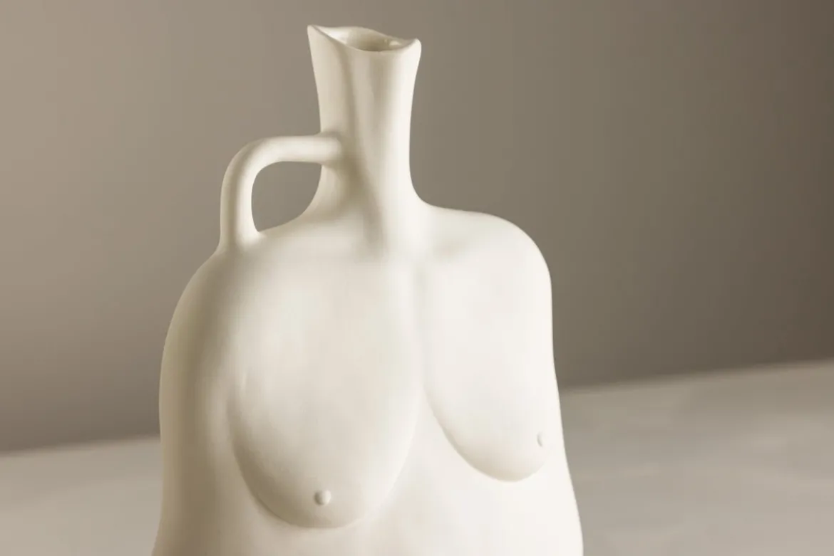 Vase Nerida 25 cm – Körperinspirierte Eleganz in Weiß & Schwarz