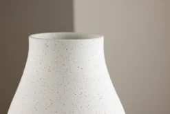 Vase Rellis Ø14 cm – Zeitlose Keramik mit feinen Sprenkeln
