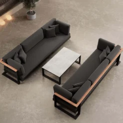 Vayla VI – 2 Dreisitzer & Tisch aus schwarzem Aluminium | Aevora™ Kollektion