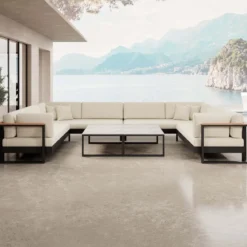 Vayla – Wohnlandschaft in U-Form mit Tisch aus schwarzem Aluminium | Aevora™ Kollektion