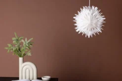 Weihnachtliche Deckenleuchte Lyra - ⌀ 35 cm in Weiß & Braun