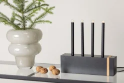 Weihnachtsbeleuchtung Mira - in Schwarz mit 4 Kerzen