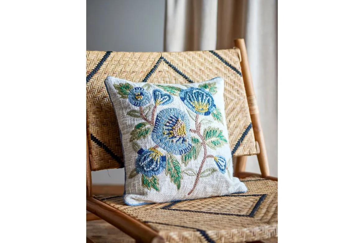 Zierkissen Aoi – Florale Stickerei in Blau