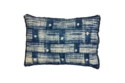 Zierkissen Elwin – Baumwollkissen in Blau mit Print & Fransen
