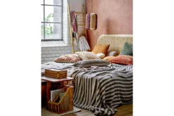 Zierkissen Tavira – Stickdesign in warmem Orangeton